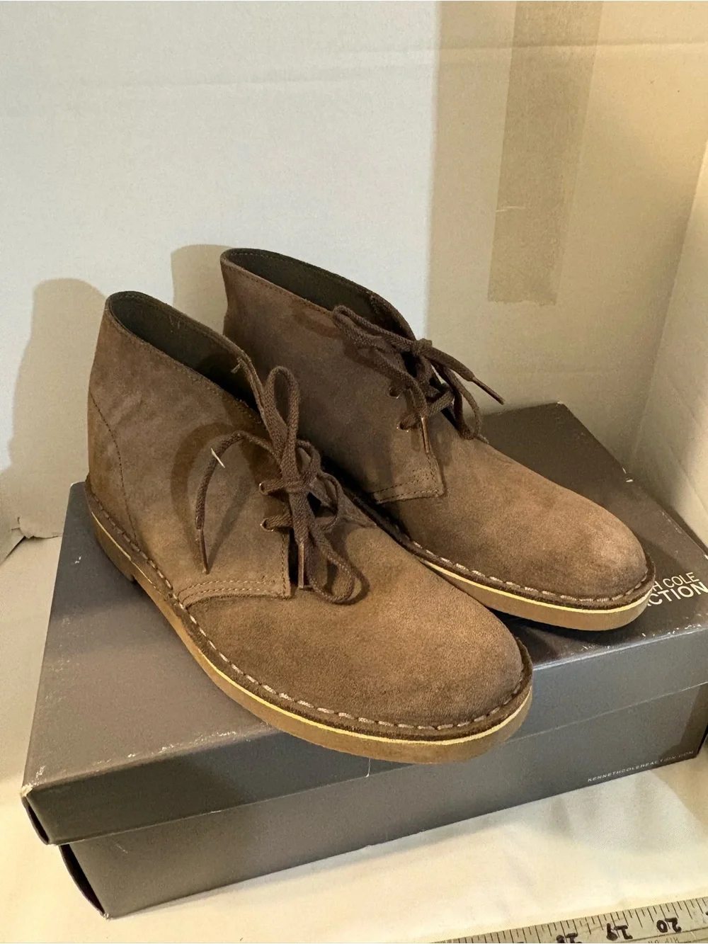 Clarks Desert Boots mens 8M brown suede two-eyelet lace-up crepe rubber sole